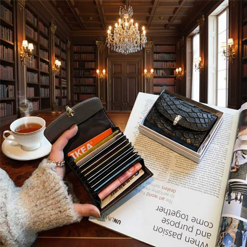 Elegant Snakeskin Leather Card Case – Ultra Slim & Secure